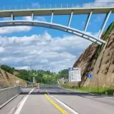 Jakie są prędkości na autostradzie w Polsce? Uniknij mandatów!