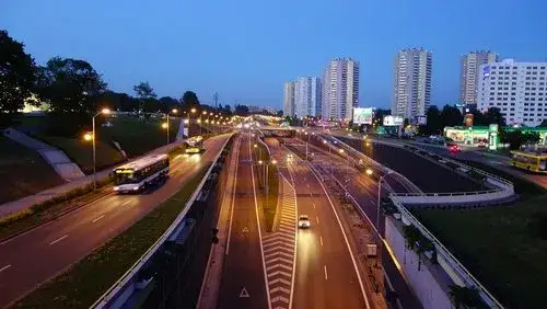 Zdjęcie Jakie są prędkości na autostradzie w Polsce? Uniknij mandatów!